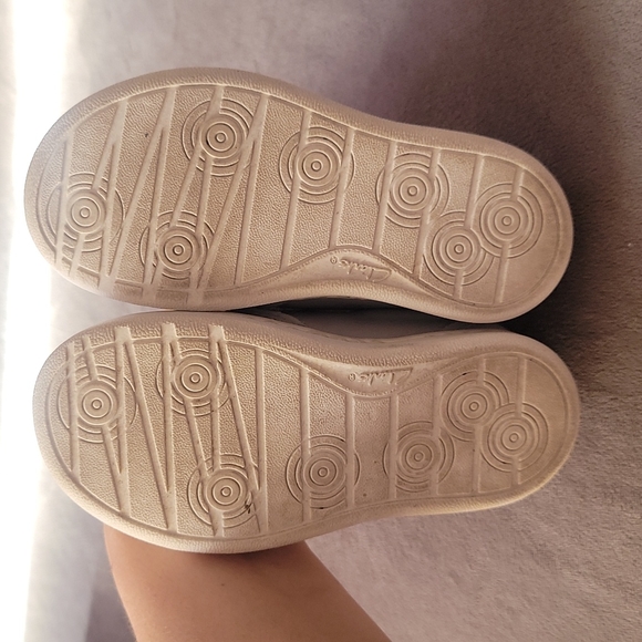 Clark's Leather Grey Toddler Slip on sneakers Sz 6 - Picture 11 of 11